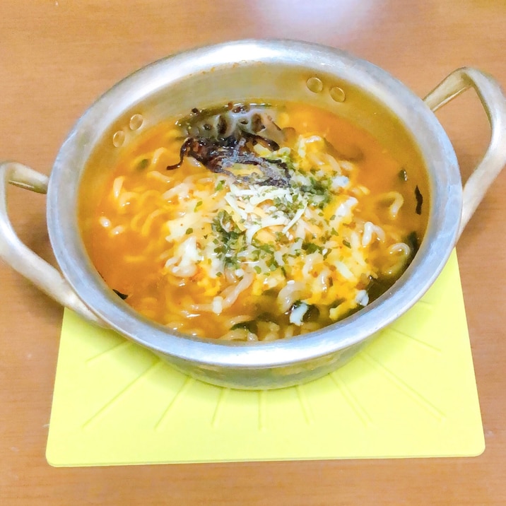 簡単⭐ノグリラーメンにチーズと塩昆布トッピング